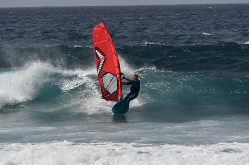 Windsurfing a wing foil na Cabo Verde
