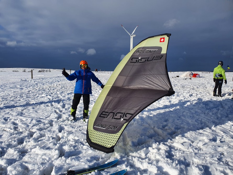 Nafukovací křídlo na lyže, brusle, snowboard, paddleboard, hydrofoil