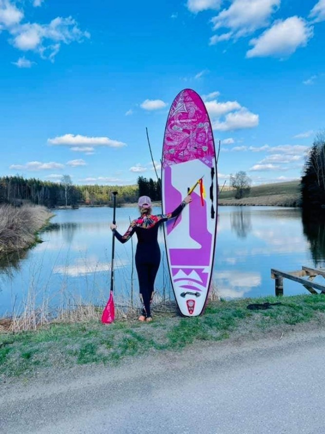 Holky na paddleboardech