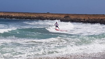 paddleboard na moře