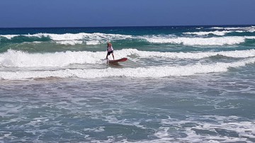 surfing na paddleboardu