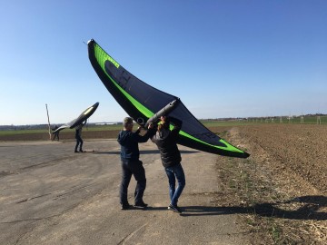 Nafukovací wing a longboard