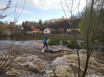 Splutí řeky Sázavy na paddleboardu