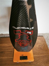 Karbonové pádlo jednodílné, nejvyšší řada pro paddleboardy