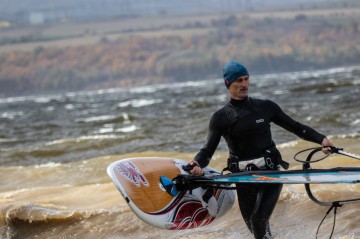 Extrémní windsurfing na Nechranicích a Máchově jezeře