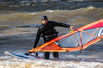 Extrémní windsurfing na Nechranicích a Máchově jezeře