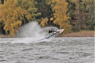 Extrémní windsurfing na Nechranicích a Máchově jezeře