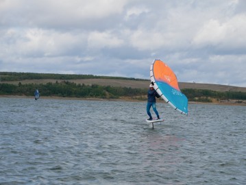 obrat proti větru wingfoil