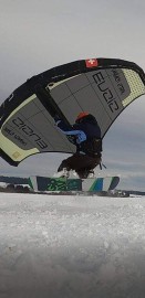Nafukovací křídlo wing a snowboard
