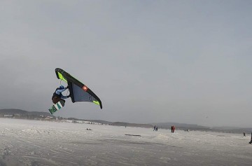 Nafukovací křídlo wing a snowboard