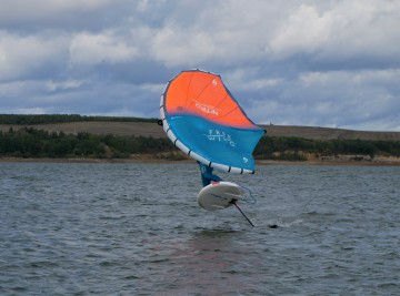 wingfoil obrat proti větru